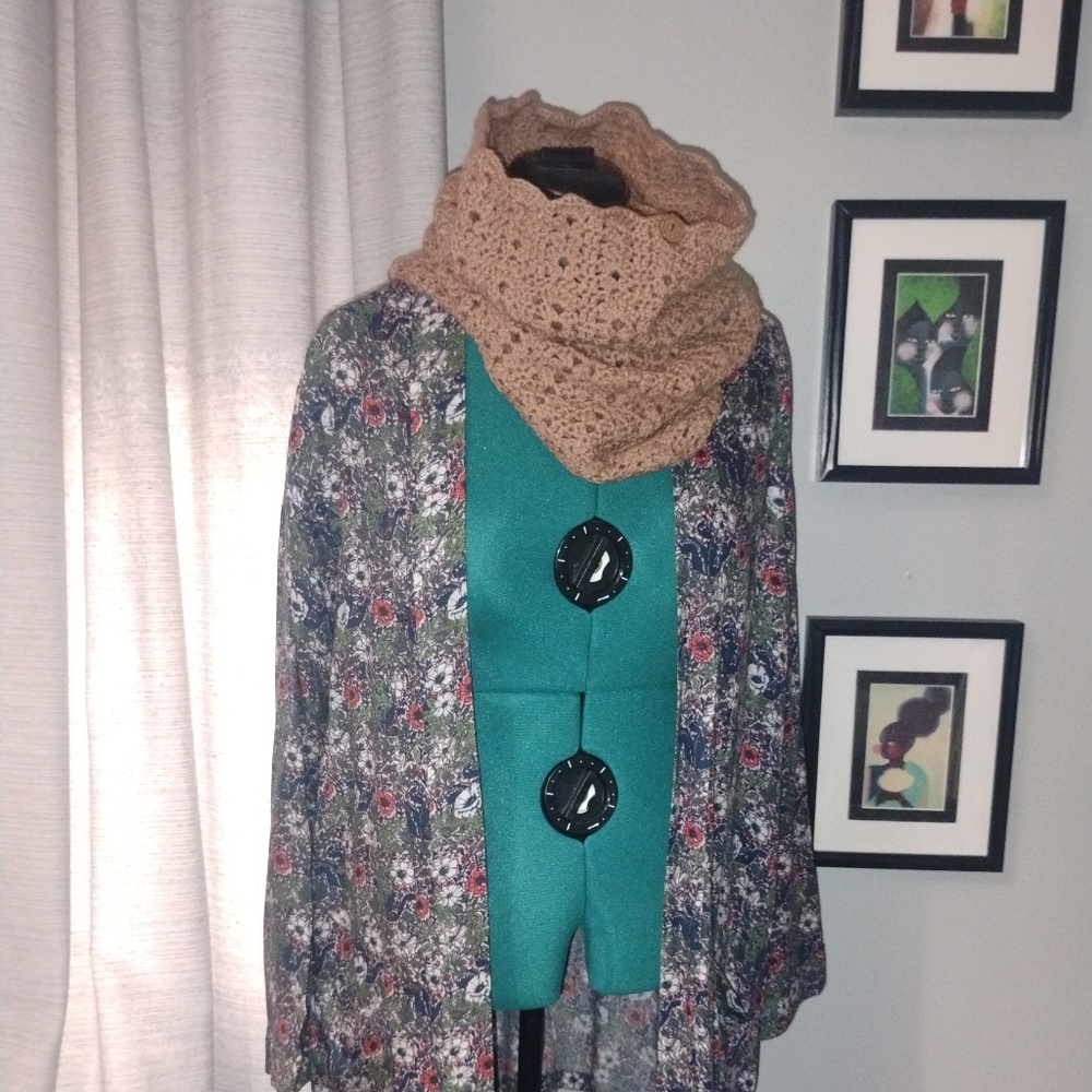 Hand Crafted Lacy Mauve Tan Crochet Cowl Neckwarmer NEW - Picture 8 of 10